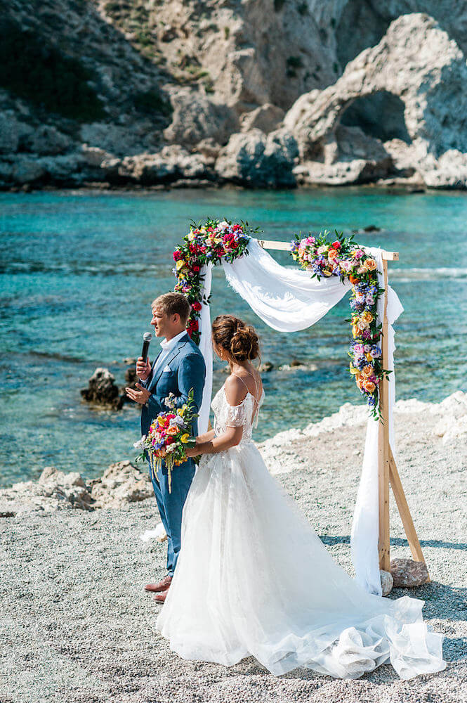 wedding on the beach in Lindos - Destination wedding in Greece - Wedding Planner in Rhodes - lindos weddings
